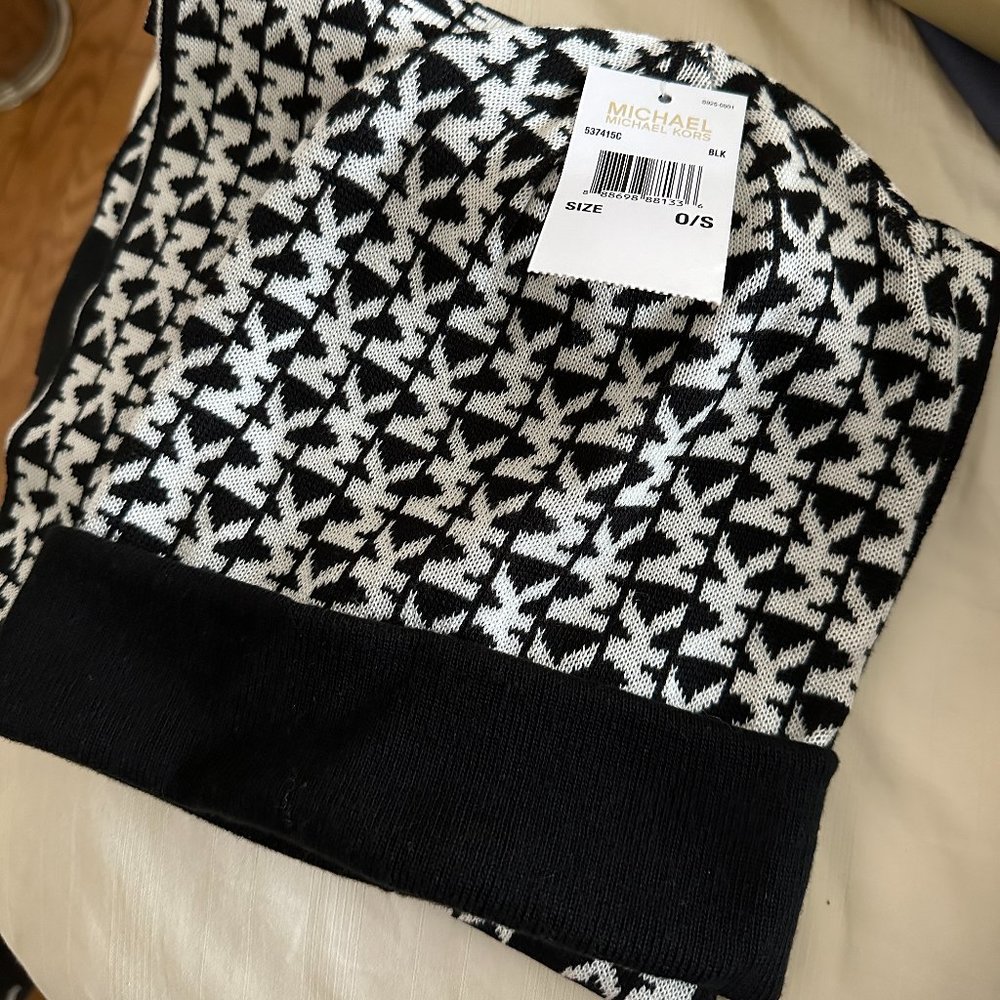 NWT Michael Kors Scarf and Hat Set